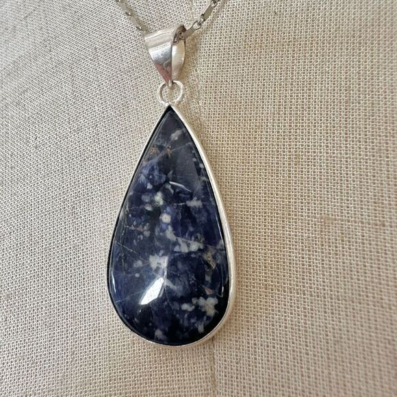 Sodalite teardrop pendant necklace - Picture 1 of 8